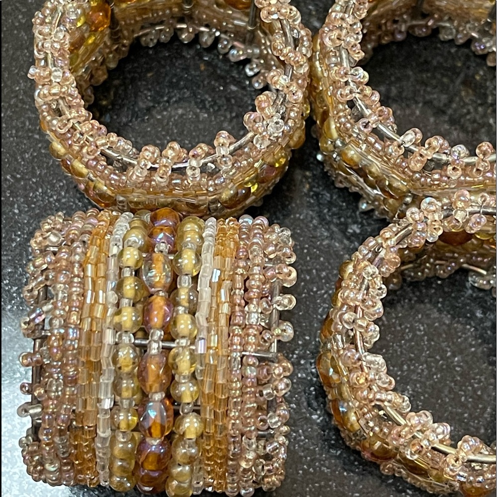 KIM SEYBERT INSPIRED NAPKIN RINGS. 20. 10 New in package.  Beautiful
